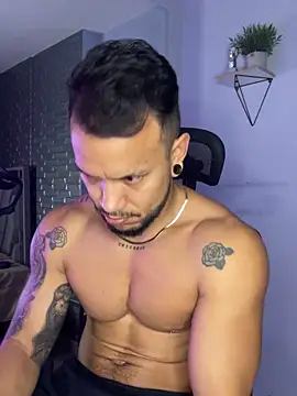 ARON TAYLER01 online show from October 3, 10:34 am