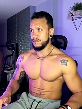 ARON TAYLER01 online show from November 11, 10:26 am