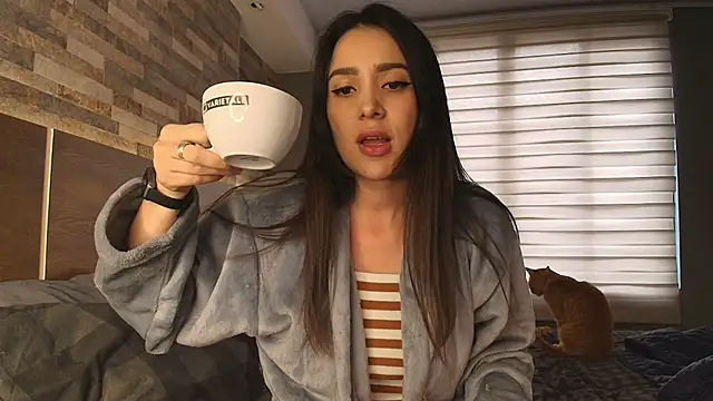 Snapshot of alicewilloww chatting on February 24, 9:57 pm alicewilloww online show from February 24, 9:57 pm