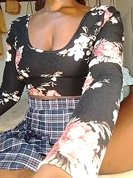 NicRaisaa online show from September 15, 5:07 am