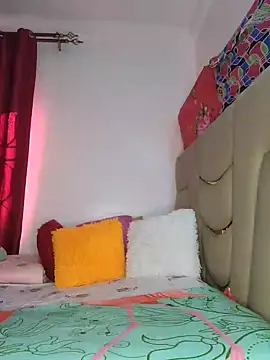 NicRaisaa online show from February 5, 5:23 am