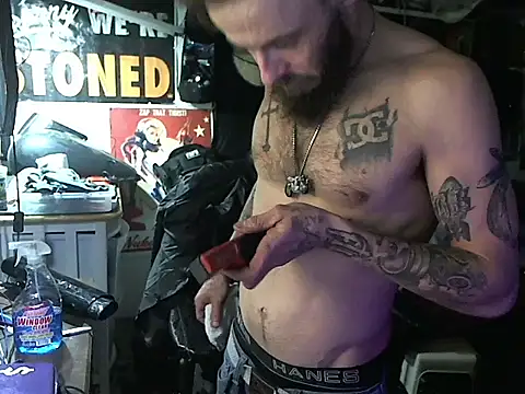Snapshot of CloudDadddyyy420 chatting on December 22, 3:00 pm CloudDadddyyy420 online show from December 22, 3:00 pm