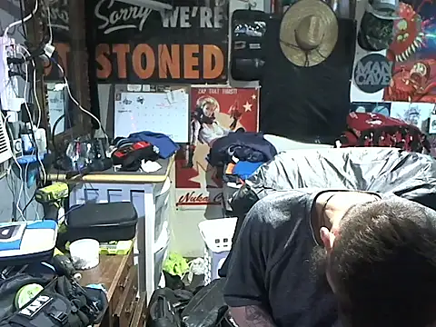 Snapshot of CloudDadddyyy420 chatting on December 24, 7:00 pm CloudDadddyyy420 online show from December 24, 7:00 pm