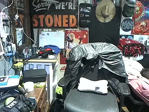 Snapshot of CloudDadddyyy420 chatting on December 24, 10:06 pm CloudDadddyyy420 online show from December 24, 10:06 pm