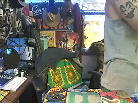 Snapshot of CloudDadddyyy420 chatting on September 10, 3:12 pm CloudDadddyyy420 online show from September 10, 3:12 pm