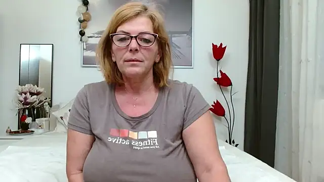 Snapshot of YulliaMilf chatting on January 25, 4:13 pm YulliaMilf online show from January 25, 4:13 pm