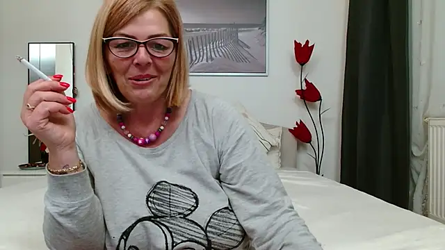 Snapshot of YulliaMilf chatting on February 26, 5:28 pm YulliaMilf online show from February 26, 5:28 pm