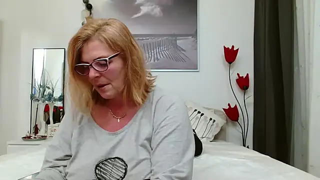 Snapshot of YulliaMilf chatting on March 13, 4:45 pm YulliaMilf online show from March 13, 4:45 pm