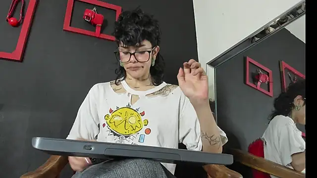 Snapshot of trinitty chatting on December 17, 7:26 pm trinitty online show from December 17, 7:26 pm