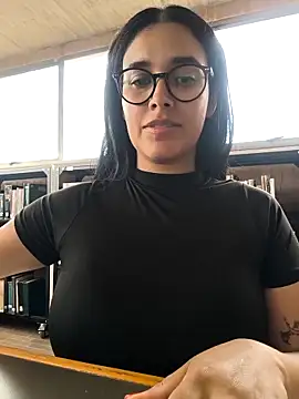 Snapshot of Annya-sweet chatting on May 5, 4:15 pm Annya-sweet online show from May 5, 4:15 pm