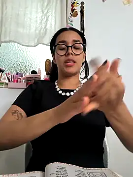 Snapshot of Annya-sweet chatting on May 14, 2:35 pm Annya-sweet online show from May 14, 2:35 pm