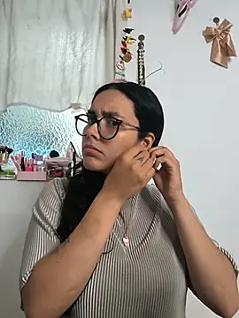 Snapshot of Annya-sweet chatting on May 20, 3:18 pm Annya-sweet online show from May 20, 3:18 pm