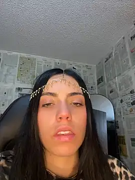 Snapshot of i_am_nina_ chatting on May 16, 2:19 am i am nina online show from May 16, 2:19 am