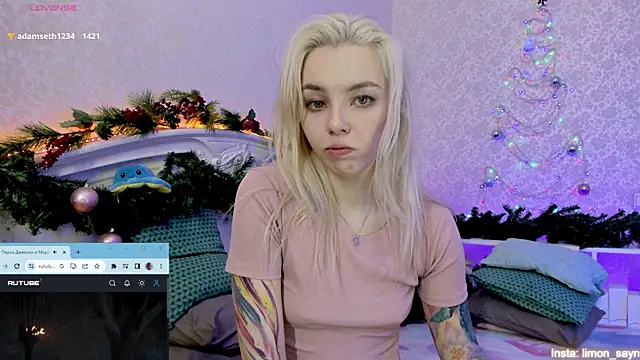 Snapshot of LillyMoure_ chatting on January 13, 4:18 am LillyMoure online show from January 13, 4:18 am