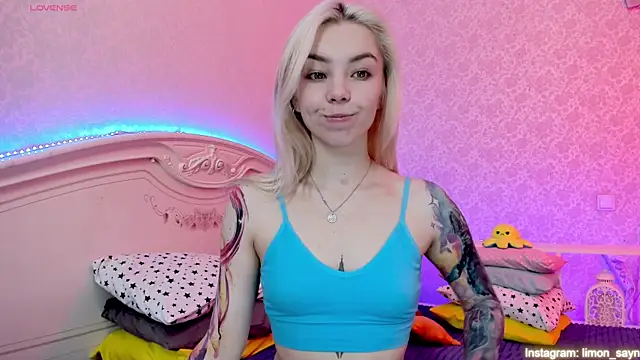 Snapshot of LillyMoure_ chatting on January 30, 11:55 pm LillyMoure online show from January 30, 11:55 pm