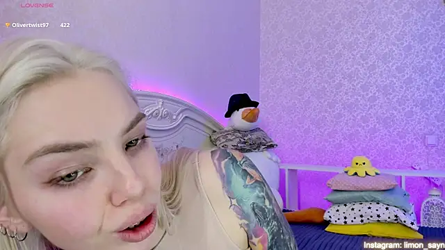 Snapshot of LillyMoure_ chatting on February 19, 4:34 am LillyMoure online show from February 19, 4:34 am