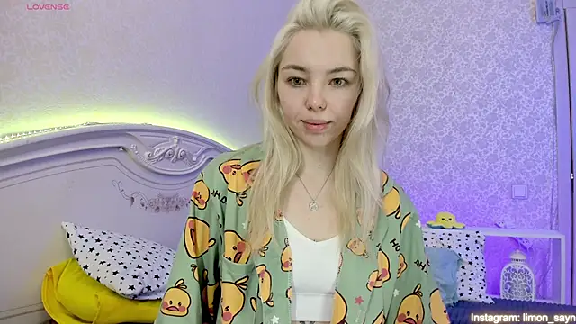 Snapshot of LillyMoure_ chatting on February 26, 11:48 pm LillyMoure online show from February 26, 11:48 pm