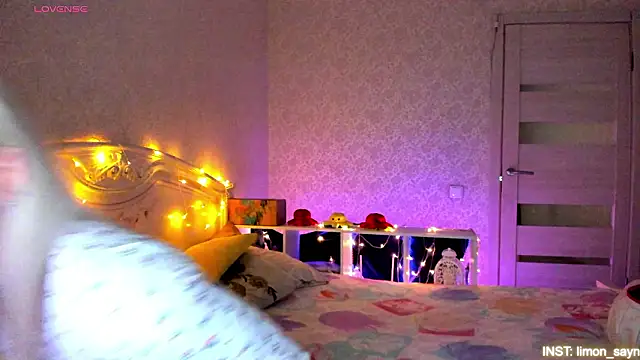 LillyMoure  online show from March 22, 11:41 pm