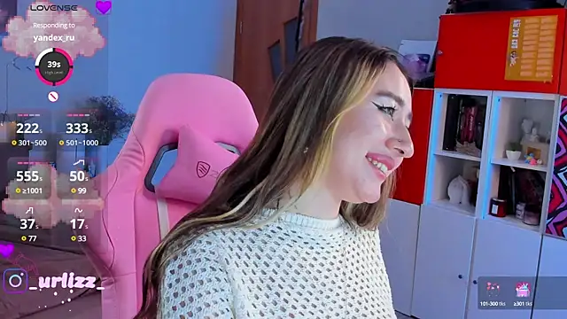 Snapshot of Fiona-Love chatting on December 3, 12:46 am Fiona-Love online show from December 3, 12:46 am