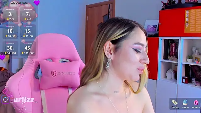 Snapshot of Fiona-Love chatting on December 3, 9:34 pm Fiona-Love online show from December 3, 9:34 pm