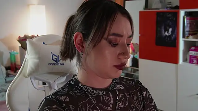 Snapshot of Fiona-Love chatting on September 24, 3:37 pm Fiona-Love online show from September 24, 3:37 pm