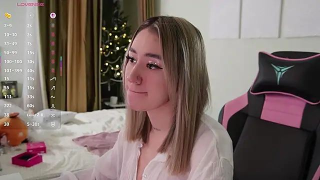 Snapshot of Fiona-Love chatting on December 20, 5:20 pm Fiona-Love online show from December 20, 5:20 pm