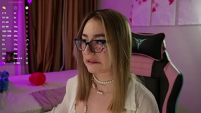 Snapshot of Fiona-Love chatting on February 14, 5:21 pm Fiona-Love online show from February 14, 5:21 pm