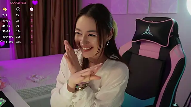 Snapshot of Fiona-Love chatting on April 18, 7:58 pm Fiona-Love online show from April 18, 7:58 pm