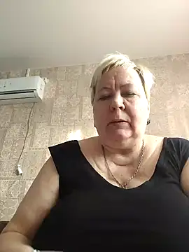 Snapshot of EffectFiona chatting on January 15, 9:02 am EffectFiona online show from January 15, 9:02 am