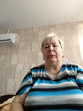 Snapshot of EffectFiona chatting on February 16, 10:10 am EffectFiona online show from February 16, 10:10 am