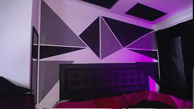 Miss Loise online show from February 7, 7:49 pm