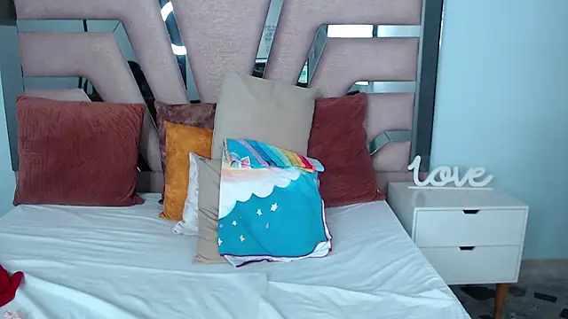 sophia hadid online show from March 17, 11:11 pm