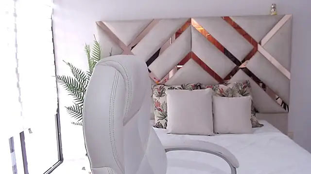 sophia hadid online show from March 21, 6:07 pm