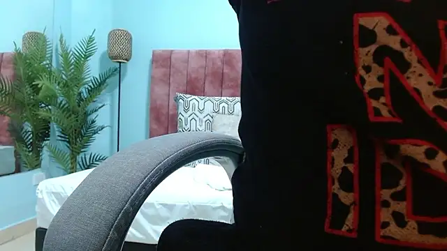 sophia hadid online show from January 8, 8:00 pm