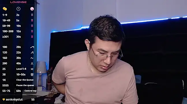 andrewmhilton  online show from March 22, 3:41 am