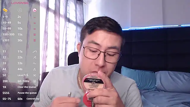 andrewmhilton  online show from October 28, 6:54 pm