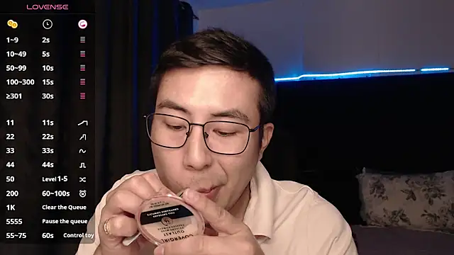 andrewmhilton  online show from November 16, 5:57 am