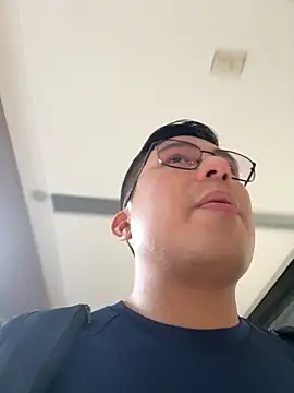 andrewmhilton  online show from December 3, 7:45 pm