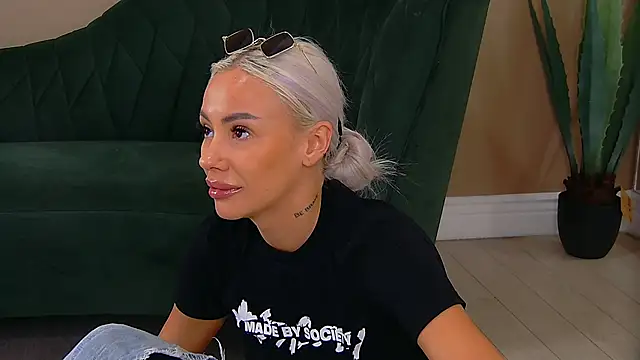 Snapshot of Bailey_Rush chatting on September 13, 1:55 pm Bailey Rush online show from September 13, 1:55 pm