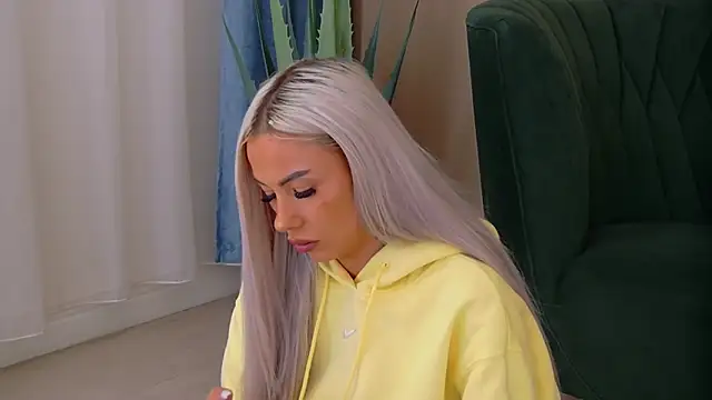 Snapshot of Bailey_Rush chatting on December 3, 4:38 pm Bailey Rush online show from December 3, 4:38 pm