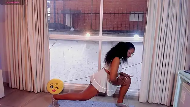 ElizabethBell  online show from February 1, 10:08 pm