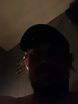 Snapshot of Midwestalpha chatting on February 4, 5:46 am Midwestalpha online show from February 4, 5:46 am