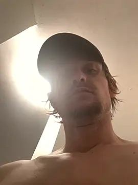 Snapshot of Midwestalpha chatting on February 20, 6:59 am Midwestalpha online show from February 20, 6:59 am