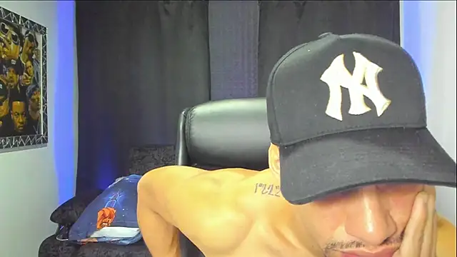 jhonnysnow17 online show from December 18, 8:42 am