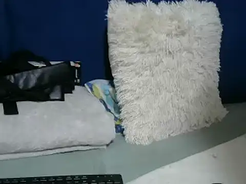 Snapshot of Lelety79 chatting on February 9, 10:53 am Lelety79 online show from February 9, 10:53 am