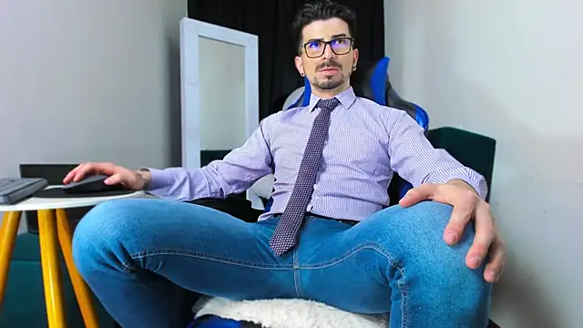 Snapshot of LiamCossio_ chatting on January 11, 10:51 pm LiamCossio  online show from January 11, 10:51 pm