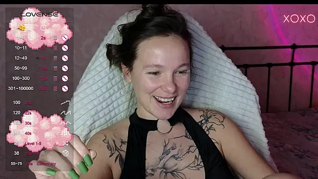 lil luna x online show from January 10, 6:49 pm