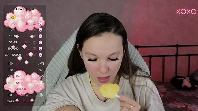 lil luna x online show from February 26, 7:05 pm