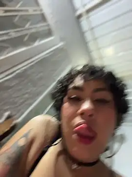 Snapshot of ZahaRoseee chatting on February 28, 12:22 am ZahaRoseee online show from February 28, 12:22 am