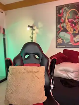 ZahaRoseee online show from April 11, 1:10 am